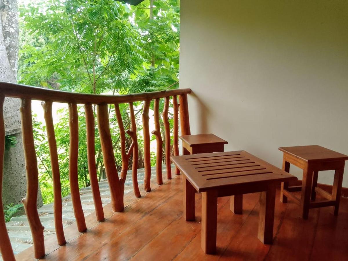 Thought Blooming Hotel Udawalawe Eksteriør billede