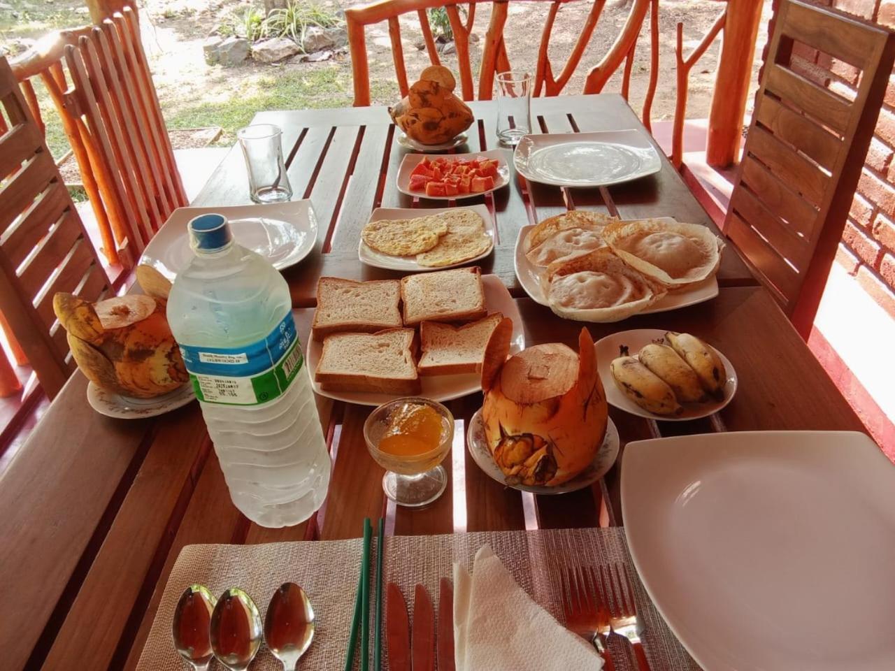 Thought Blooming Hotel Udawalawe Eksteriør billede