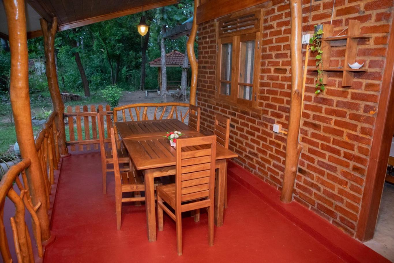 Thought Blooming Hotel Udawalawe Eksteriør billede